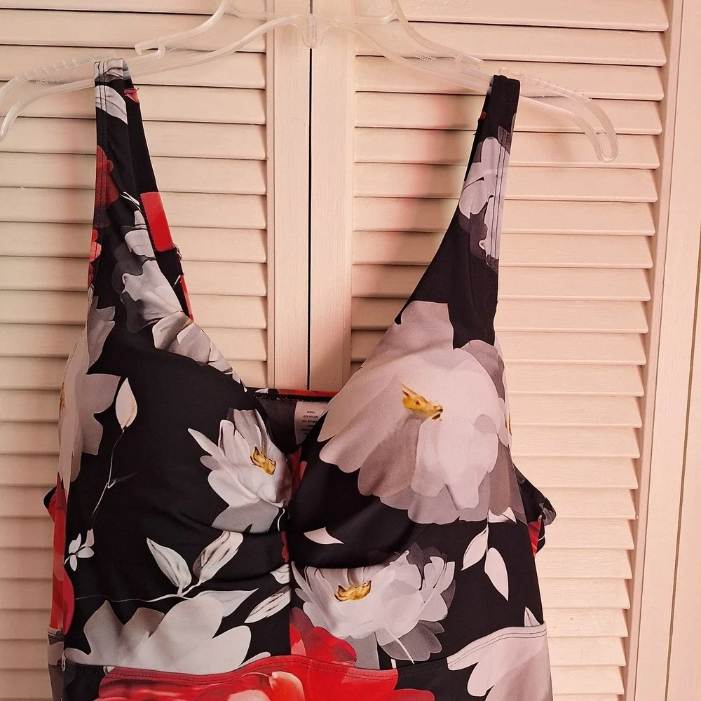 MeetCurve Womens 3XL Swimsuit Top Black Red Floral Adjustable Straps Padded Bust